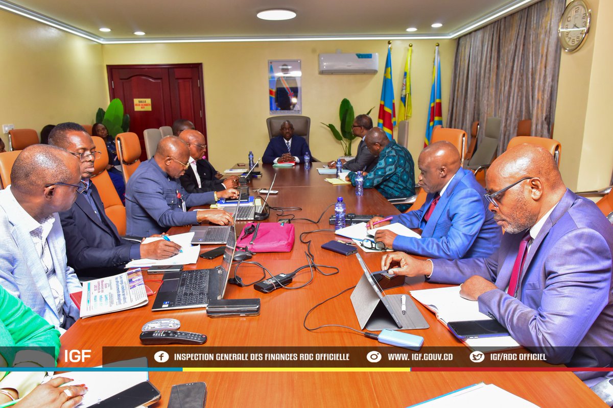 jmutala521's tweet photo. L’ @IgfRdc renforce sa collaboration avec les régies financières pour optimiser la mobilisation des recettes* 

 l’Inspection Générale des Finances (IGF) a reçu les délégations des trois principales régies financières de la RDC, ce vendredi 14 novembre 2025 à Kinshasa.

La Direction Générale des Douanes et Assisses @DOUANERDC, la Direction Générale des Impôts @dgi_rdc et la Direction Générales des Recettes Administratives et Domaniales .

Cette rencontre, la toute première sous la nouvelle direction de l’ IGF, s’inscrit dans une dynamique de prise de contact et d’évaluation des missions d’encadrement assurées par l’IGF auprès de ces institutions.  
                                                                                                                                               Présidée par l’Inspecteur Général des Finances – Chef de service, #Christophe_Bitasimwa_Bahii, assisté de son adjoint #Emmanuel_Tshibingu et du Coordonnateur #Herman_Iyeleza, la réunion a permis un échange franc autour des enjeux de la mobilisation des recettes publiques et de la lutte contre la corruption.

 « Ça fait plusieurs années que l’IGF est entrain de travailler avec les régies  dans des missions d’encadrement et aujourd’hui c’est une prise de contact et une évaluation de ce travail de l’IGF au sein de ces institutions »_ a déclaré le Chef de service de l’IGF.

@Presidence_RDC @jeunesseEP_RDC @Com_mediasRDC @PrimatureRDC