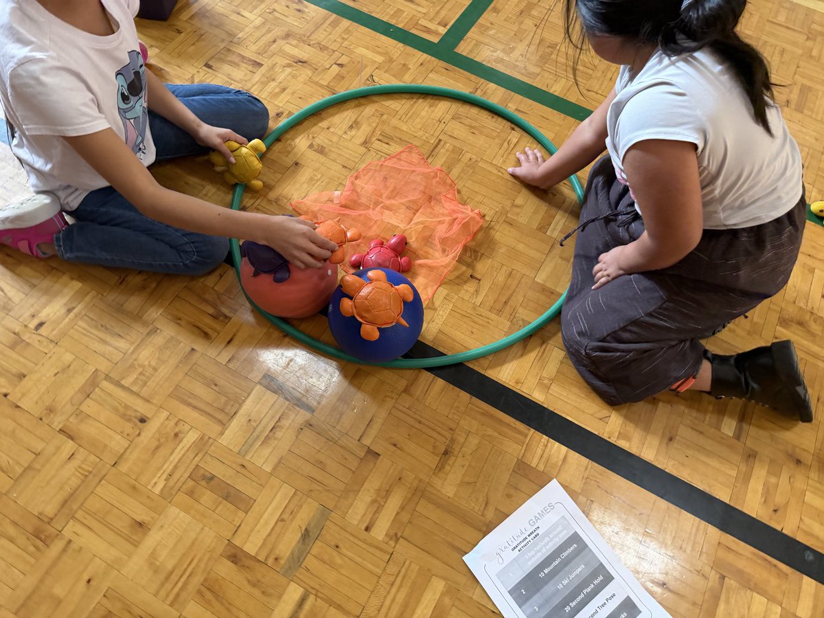 AlexSimes8's tweet photo. Students are having a blast playing the Gratitude Games from @OPENPhysEd ! Students are fully engaged as they build community, express gratitude, and stay active. #gratitudewreath @ChristenberryCS https://t.co/OfhyTAGhIX