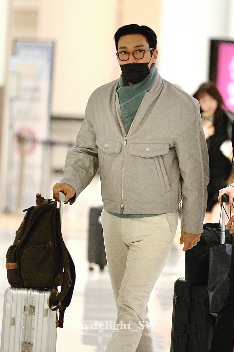 MyDelight_SW's tweet image. 251118 인천공항

컴백!!! 집가자!!🏠
고생했어요💙

#시원 #최시원 #SIWON #崔始源 #シウォン 
#슈퍼주니어 #SUPERJUNIOR @siwonchoi