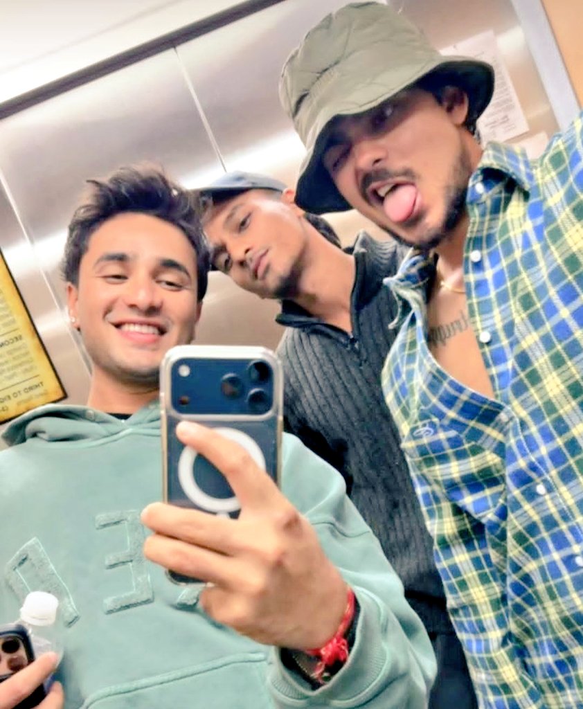 Aishking9's tweet image. #IshanKishan #AbhishekSharma 

🧡🧡🧡🧡