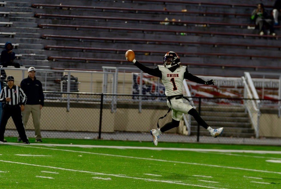 bigtwin5's tweet photo. Tj’s last football game of the season a few highlights https://t.co/MZkrDMD28y