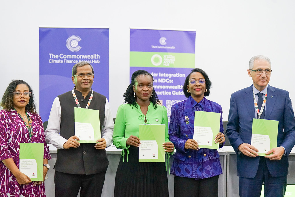 commonwealthsec's tweet photo. Climate finance must work for people and planet. 🌍

At our #COP30 side event co-hosted with Mauritius and Sri Lanka, experts shared solutions to scale climate finance to reach the US$1.3 trillion annual target by 2035.

Read more: https://t.co/1XRfdmeDT6

#CommonwealthForClimate https://t.co/0Akxm3mJ8P
