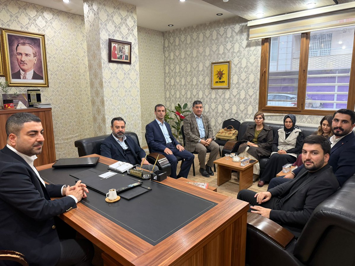 Bugün Arami Pizza’nın işletmecileri Ömer Ademoğlu ve Özgür İzol kardeşlerimiz, ilçe başkanlığımızda bizleri ziyaret ettiler. Nazik ziyaretleri, güzel muhabbetleri ve içtenlikleri için kendilerine gönülden teşekkür ediyorum. Karaköprü’de bir şube açmaları; ilçemize kattıkları