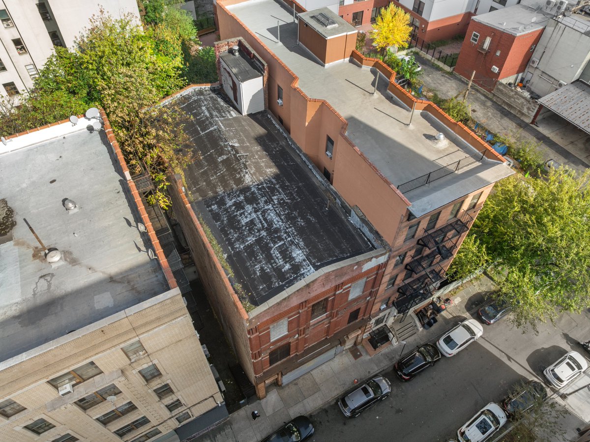 IPRG_NY's tweet photo. 491 East 166th St, Bronx – Vacant 3-story brick warehouse w/ 14,620 SF air rights for sale, asking $1.8M. High ceilings, large windows, ideal for redevelopment, owner-use, or investment. Steps from 167th St (B/D) subway & Grand Concourse.

Contact us at 718.360.8801 | info@iprg.com