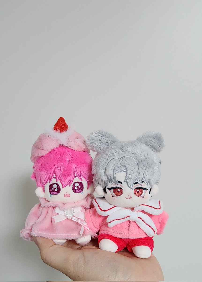 봉봉밤비한테 퐁그리 입힐 생각하면서 주문했는데 진짜 잘 어울린다ㅏㅏㅏ