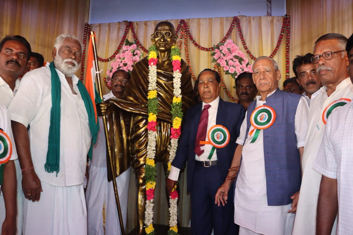 காந்திய மாநாடு - 2025 முன்னிட்டு, விஜிபி உலகத் தமிழ்ச் சங்கம் மூலமாக, 5 அடி உயரமுள்ள ‘மகாத்மா’ காந்தி சிலை திறந்து வைத்தேன். அகில இந்திய அரிசன சேவா சங்கத்தின் தலைவர் பேராசிரியர் டாக்டர் சங்கர்குமார் சன்யால்,வி.நடராஜன்.<a href="/Gandhijiforever/">Mahatma Gandhi</a>