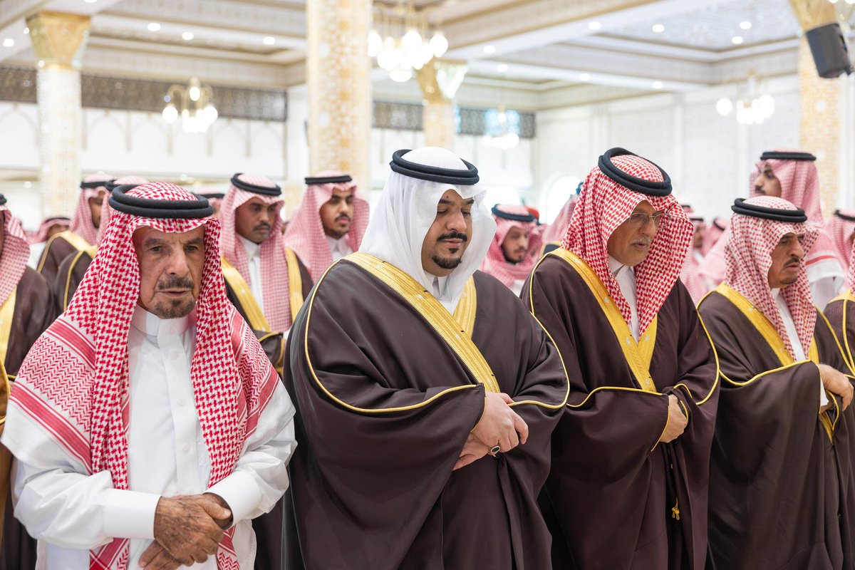 mohammedal_saud's tweet photo. أدى صاحب السمو الملكي الأمير
#محمد_بن_عبدالرحمن_بن_عبدالعزيز
نائب أمير منطقة #الرياض عقب صلاة
العصر اليوم صلاة الميت على
نايف بن عبدالعزيز بن لبده رحمه الله https://t.co/fSq9ZBZ1pm