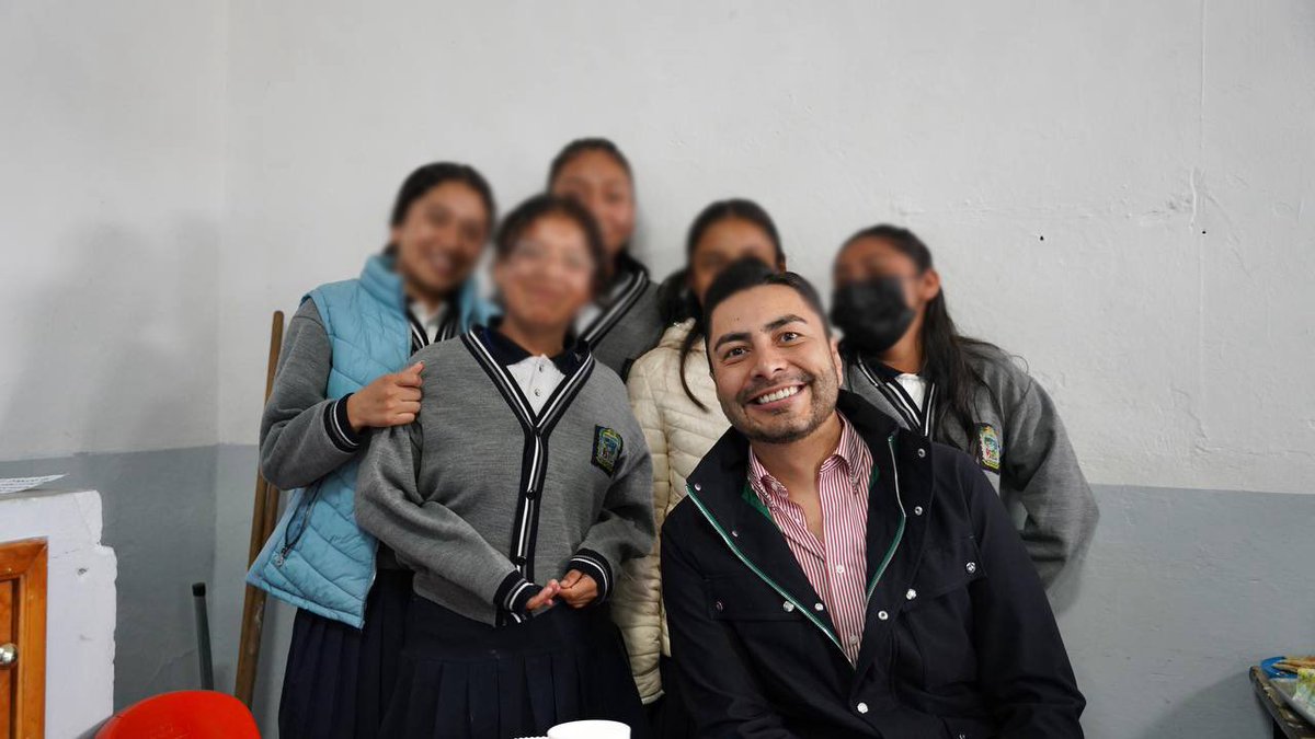 RMCMMMM's tweet photo. 👩‍🎓 👨‍🎓 En este Día Internacional del #Estudiante, les reitero mi compromiso con todas y todos ustedes. Cuentan conmigo para seguir impulsando una educación de calidad en todo Cuyoaco, donde todos puedan alcanzar sus sueños y metas académicas. 🤝📚

#LaTierraQueSoñamos⛰️ https://t.co/J0QFZZdTE4