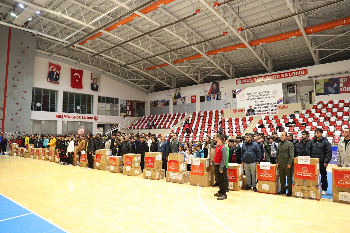 TCMusValiligi's tweet image. 🏅 Amatör Spor Kulüplerimize Destek Devam Ediyor

Valimiz Sayın @Valiavnicakir, ilimiz protokolü ile birlikte, Valiliğimiz öncülüğünde, İl Özel İdaremizce temin edilen ve Gençlik ve Spor İl Müdürlüğümüz koordinesinde ilimizdeki amatör spor kulüplerine yönelik düzenlenen malzeme…