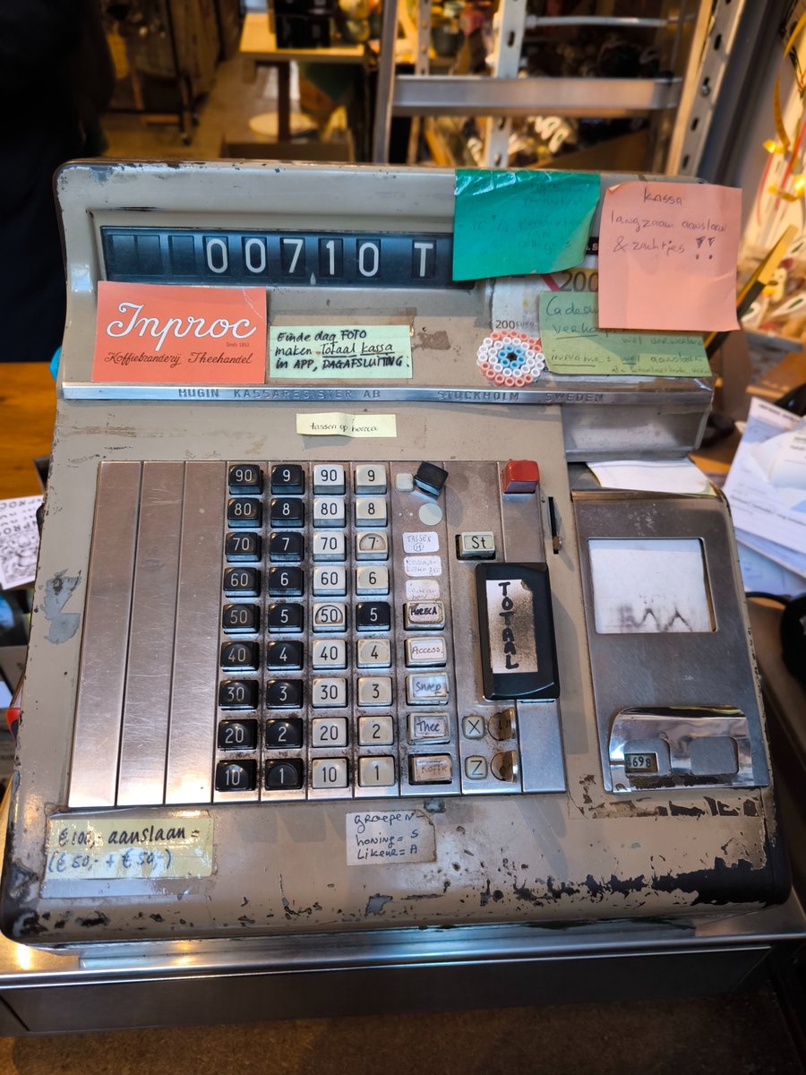 tirexxerit's tweet image. Bir kahve dükkanında gördüğüm tarihi bir makine