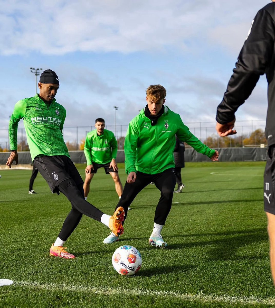 lataniere237's tweet image. Nathan Ngoumou est de retour à l’entraînement collectif avec Gladbach, six mois après sa rupture du tendon d’Achille.