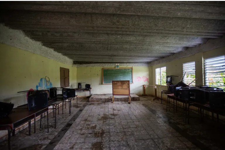 uniceflac's tweet photo. El huracán #Melissa dejó a más de 477.000 niños y niñas en el Caribe sin acceso continuo a la escuela.

UNICEF trabaja con los gobiernos y aliados para reabrir aulas, instalar espacios temporales y asegurar que la educación no se detenga📚

Conoce más⬇️
https://t.co/ilrZ1uesn3 https://t.co/njTA2q8YZR