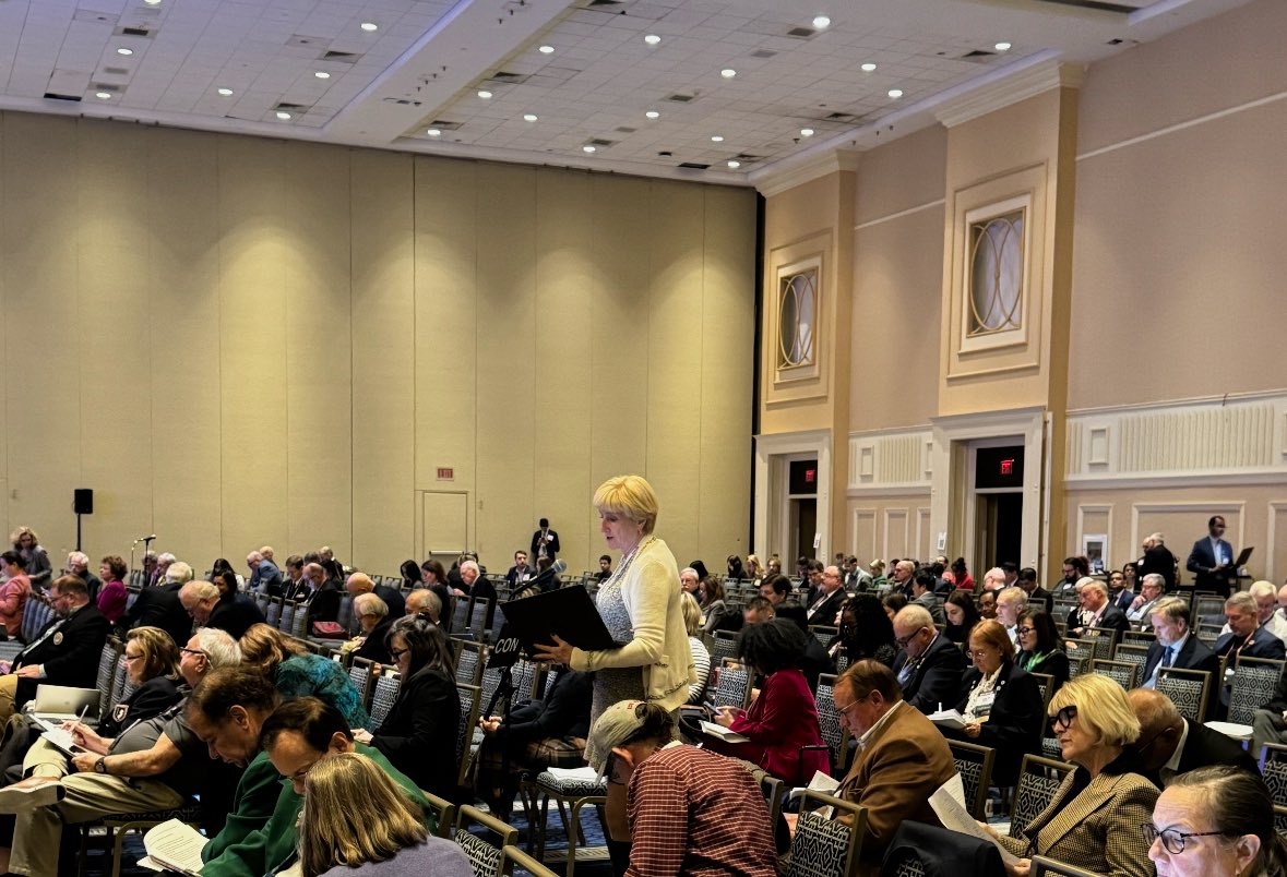 AshleySumrallMD's tweet image. Our @ASCO delegation at #AMA25 Interim mtg has been busy! Our delegates @steveleeyc @DaynaIsaacs @BarbaraMcAneny have been testifying at refcoms on resolutions supporting care for pts w #cancer #fixpriorauth  @AmerMedicalAssn