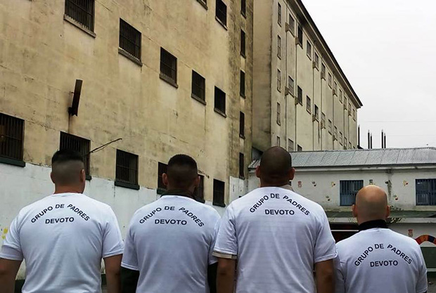 TheSCCJR's tweet image. Our workshop with @RamaGual next week will describe several prisoner resistance practices in Devoto Prison in the City of Buenos Aires.

26 Nov, Online. 1 PM Argentina | 4 PM UK | 5 PM Spain
bit.ly/4osxeXQ

All welcome so please share😀