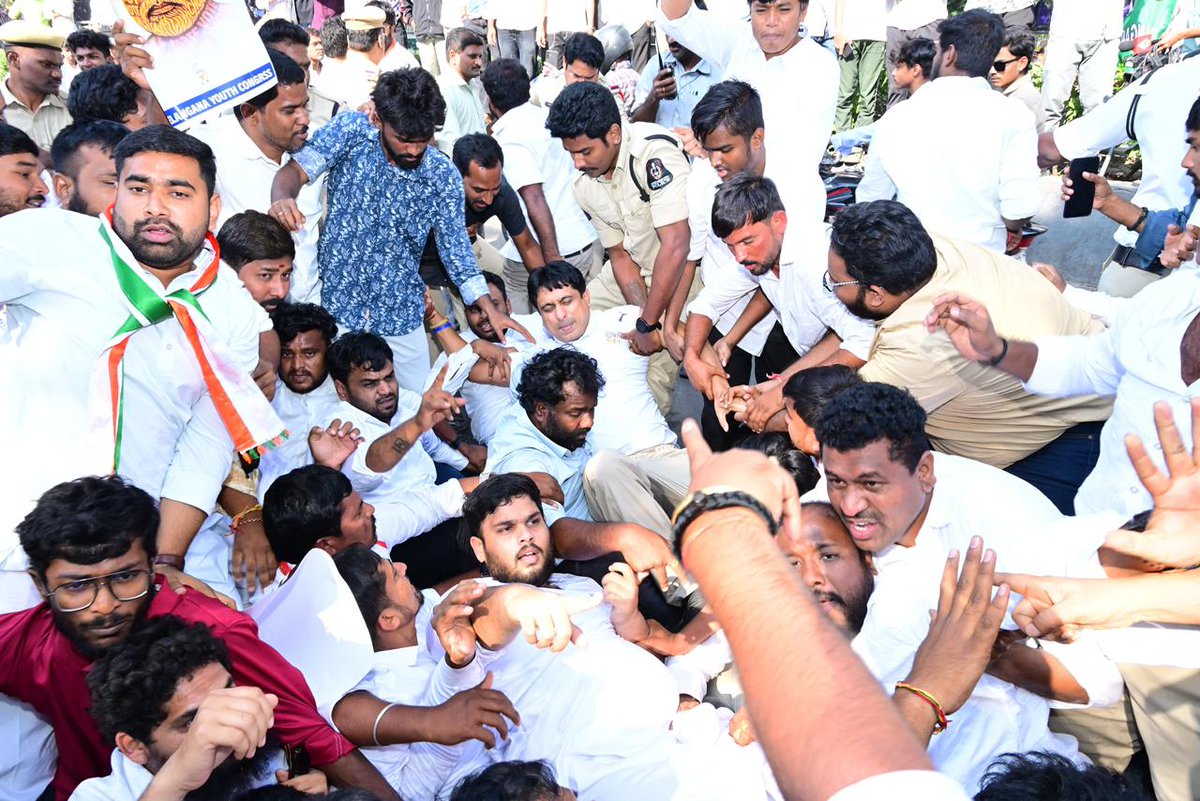 syedkhalid4488's tweet photo. When PM Modi stays silent and Gyanesh Kumar protects that silence, it’s democracy that pays the price.

Under the leadership of IYC President @UdayBhanuIYC, the @IYCTelangana took out the #VoteChori March to send a clear message: If Bihar’s mandate can be stolen,no state is safe. https://t.co/AD17xXY0dh