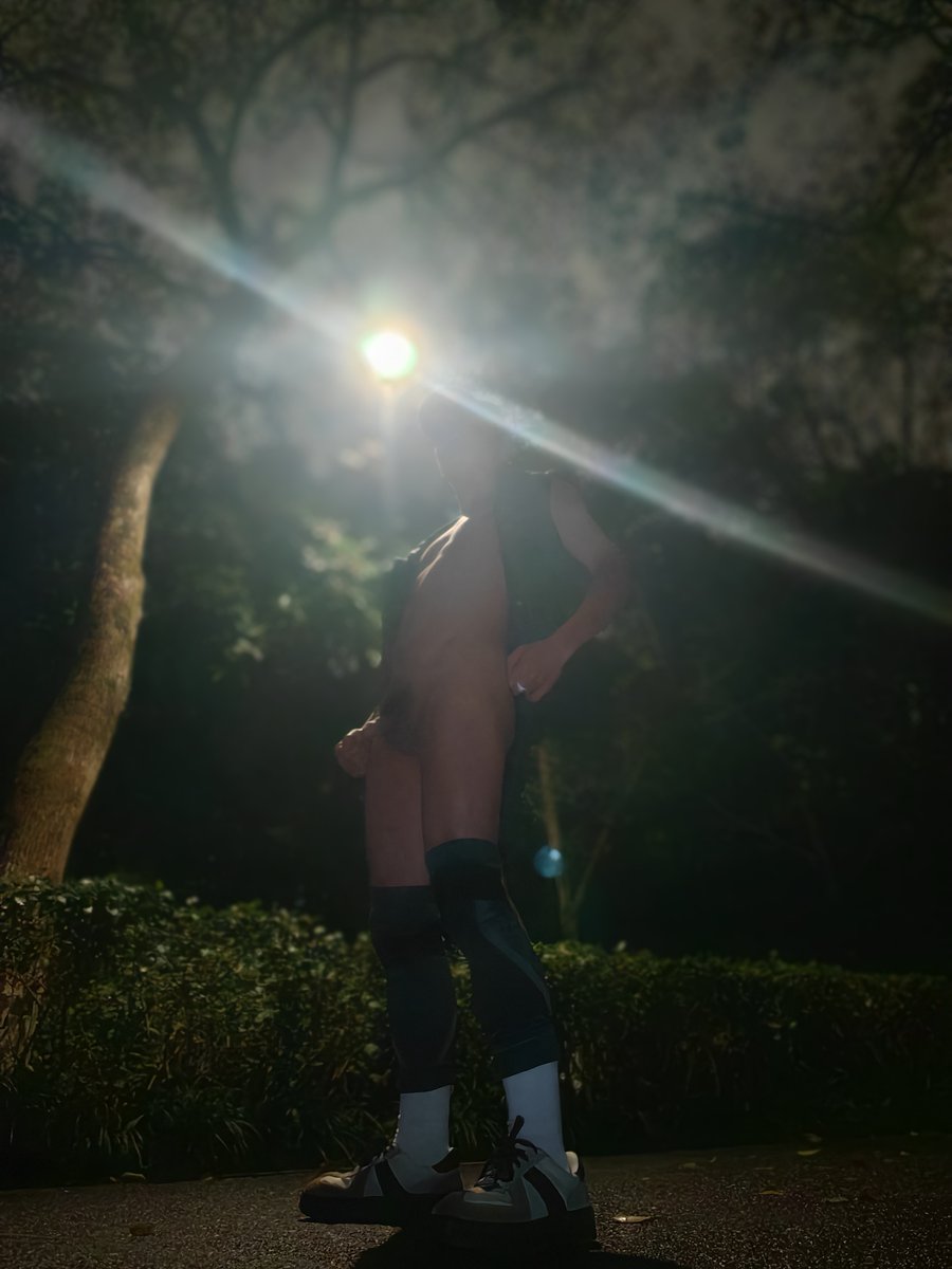 冷死了，为什么没有大几吧暖一暖，操，下次没几把不裸了！😡
#暴露#野裸#公厕#公园