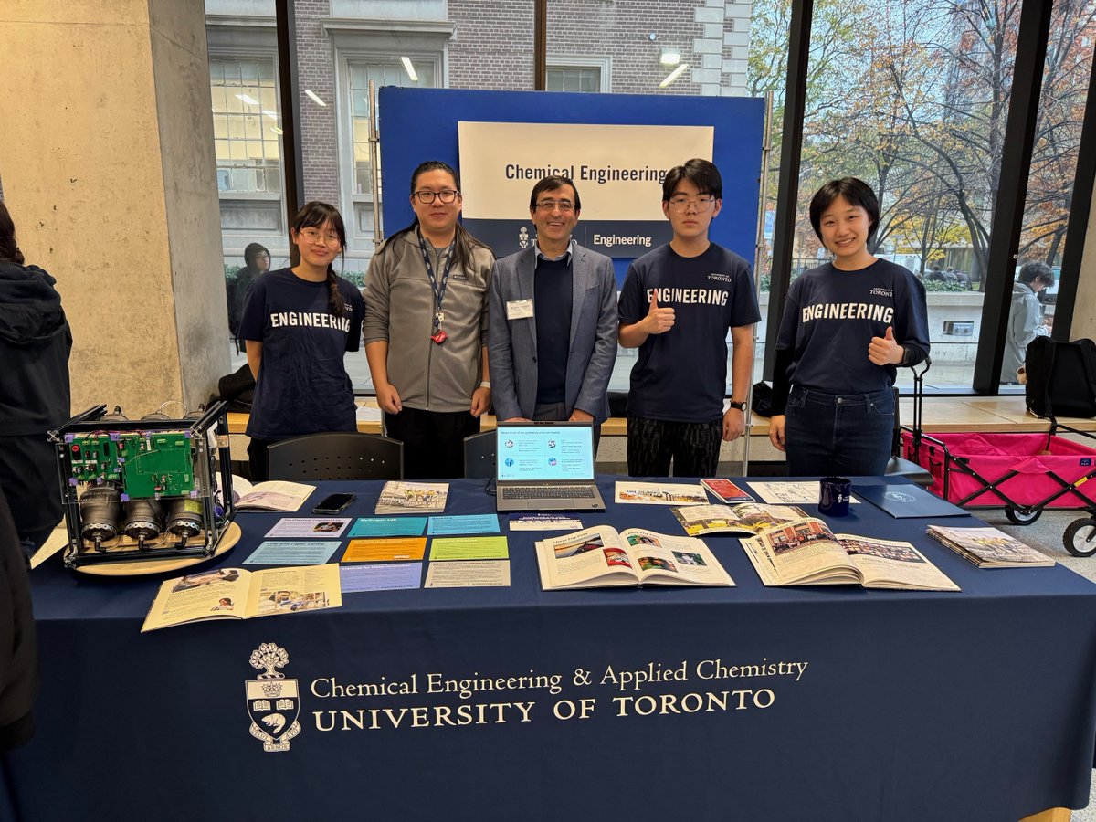 ChemEng_UofT's tweet image. Fall Campus Day was a success! 🎉
Parents and prospective students visited our booth and attended presentations featuring faculty &amp;amp; student clubs. We look forward to seeing many of these students at U of T next fall!
#uoftengineering