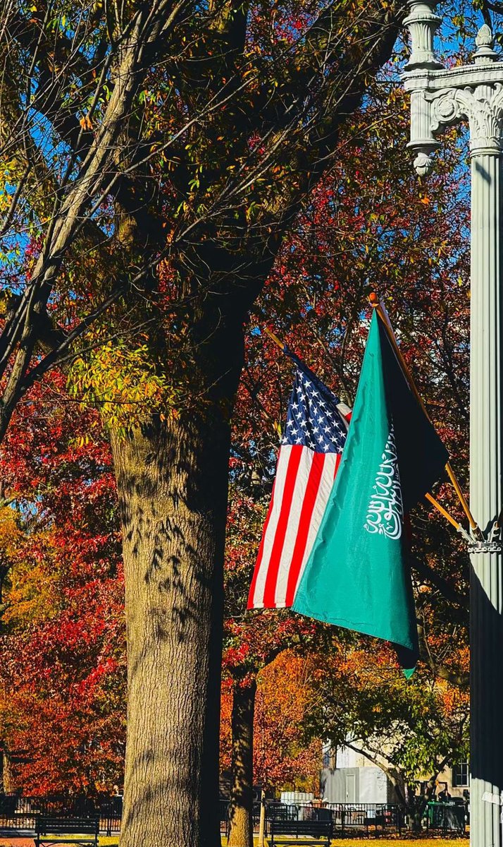 #الديوان_الملكي:

بناءً على توجيه #خادم_الحرمين_الشريفين، واستجابةً للدعوة المقدمة لسمو #ولي_العهد رئيس مجلس الوزراء من فخامة رئيس الولايات المتحدة الأمريكية دونالد #ترامب فقد غادر سموه -بحفظ الله ورعايته- اليوم الاثنين متوجهاً إلى الولايات المتحدة الأمريكية، في زيارة عمل رسمية