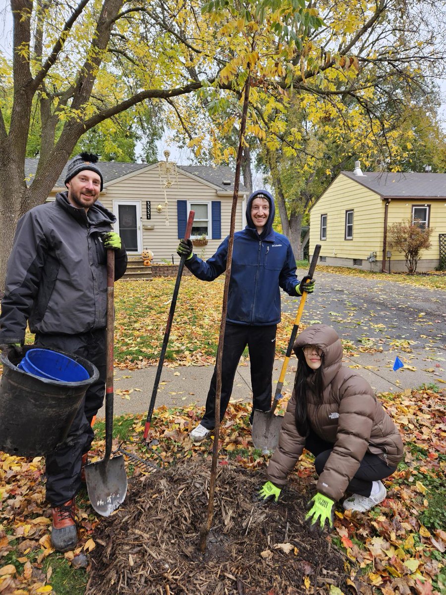 TreeTrust's tweet image. As we finalize the chapter on our fall planting season, let&apos;s pause and thank all of the dedicated volunteers who helped us plant and distribute nearly 7,500 trees this year.  Thanks to the amazing crew from Padagis for planting trees with us!
