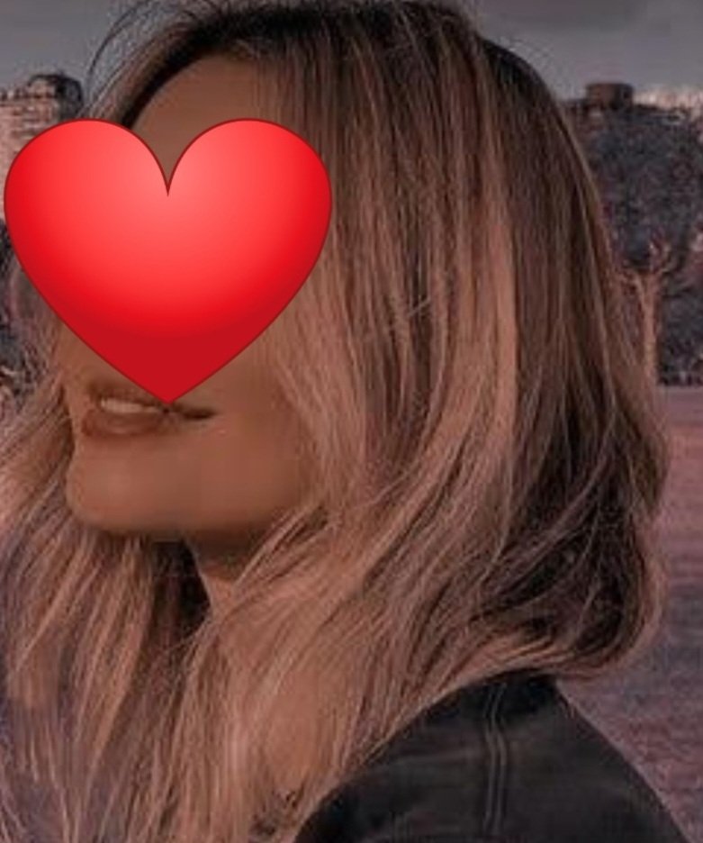 1 kadını sevmekle başlar her şey ama, 1 kadını tanımakla varılır hayatın sırrına.
1 kadını tanımaya soyunmak zor ama keyifli  1yolculuğa çıkmaktır
Dört mevsimi 1 yürekte buluşturur, bu yüzden de sürekli şaşırtırlar.
Zordur anlamak onları. Benzemek gerekir anlayabilmek için ...