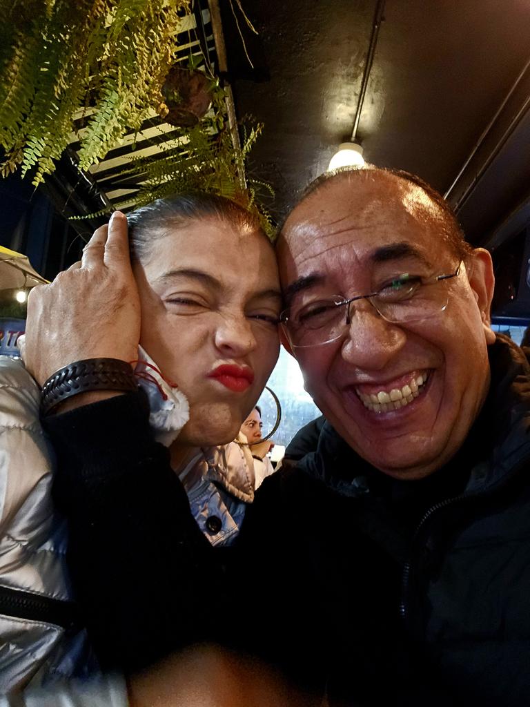Alitoman05's tweet photo. Definitivamente, mi escorpio favorita! Gracias por haber entrado a mi vida desde hace años flaquita! Muchísimas felicidades en tu precumple! 😍😍😍 https://t.co/Y58keoOQ3n