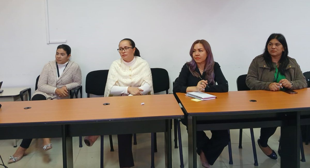 EscuelaHonduras's tweet image. Al cierre de la actividad, se entregaron diplomas de reconocimiento a cada integrante por su dedicación y participación destacada.   #capacitación #desarrollolaboral #competenciasinterpersonales #tegucigalpa