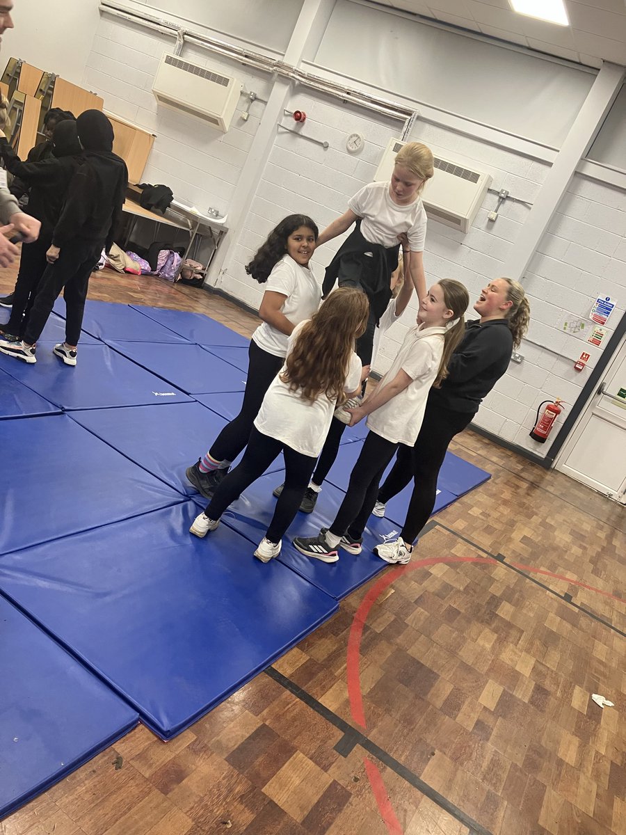 LeedsWellSchool's tweet photo. We’ve had 2 amazing ‘Girls Only’ Cheerleading event for our South Partners school delivering by @whiterosecheer1 
We’ve definitely inspired some many girls to take up Cheerleading outside of school 🙌🏻🤸🏾‍♀️🤩🤸‍♀️😊 https://t.co/9IVOZUr9iz