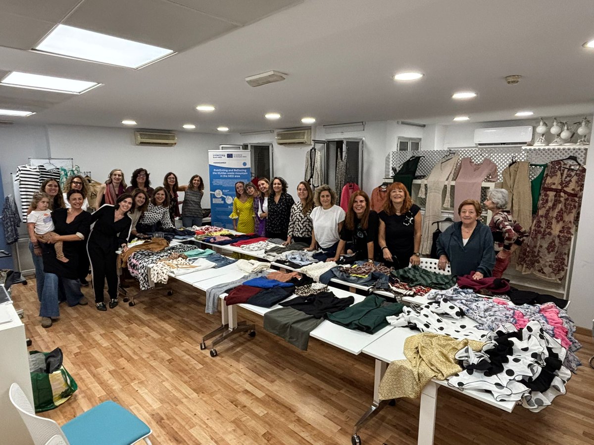 CTAndaluciaENG's tweet image. Delighted to see the great engagement at La Musa Reúsa.✨

Our #EUproject #VERDEinMED, co-funded by Interreg Euro-MED, had a fantastic opportunity to organise its second citizen living lab and work side by side with committed partners and an inspiring community. ♻️👗👖

Proud to…