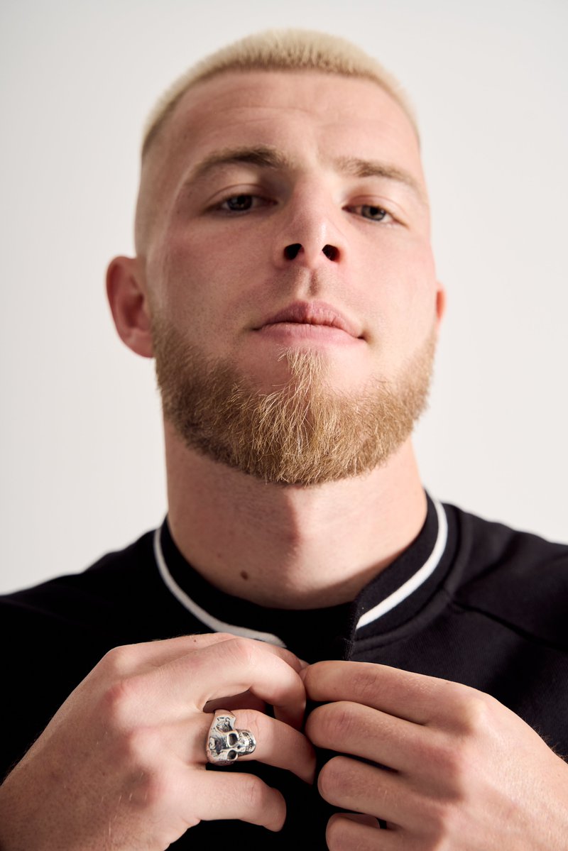 His roots give him strength. His rhythm shapes his identity. Together, they echo our shared spirit.

——

Köklerinden gelen güç, ritminden doğan kimlik; ortak ruhumuzda yankı buluyor.

#hummel #offthepitch #RickVanDrongelen