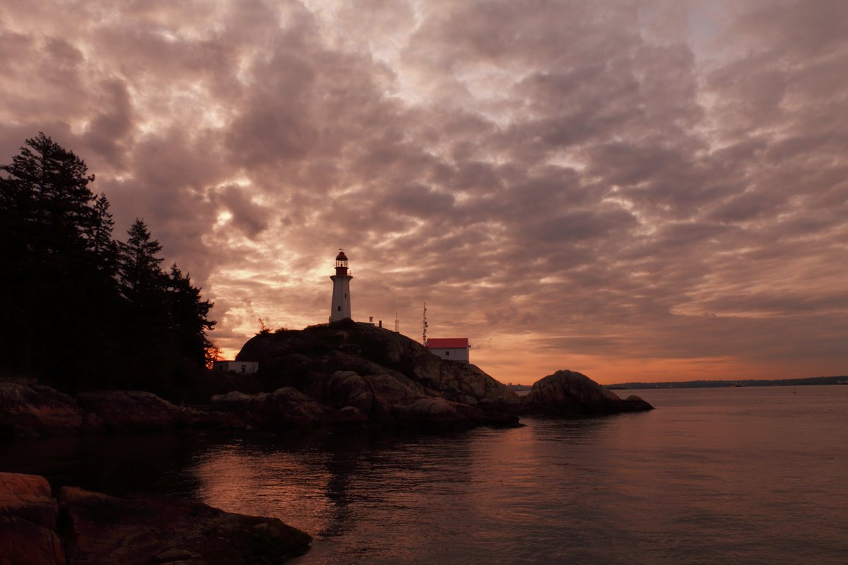 Take a hike—literally! It’s #TakeAHikeDay, and Canada’s west coast is full of trails for all seasons and difficulty levels. In Lighthouse Park, West Vancouver, hikers will wander past old growth trees before finding an ocean view. What’s your fave British Columbia hike? 🌲🥾🌊