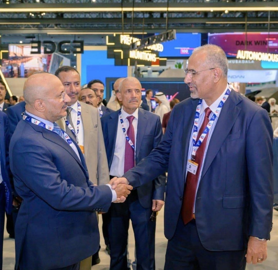 حفظكم الله ورعاكم القائد الفريق الركن  #طارق صالح واللواء #عيدروس الزبيدي
نعم صوره تعبر عن النصر القادم بإذن الله تعالى 
فمهما حاول الحاقدين بنشر البغضاء والحقد ستبقى وجهتنا واحده ومعركتنا وعدونا واحد