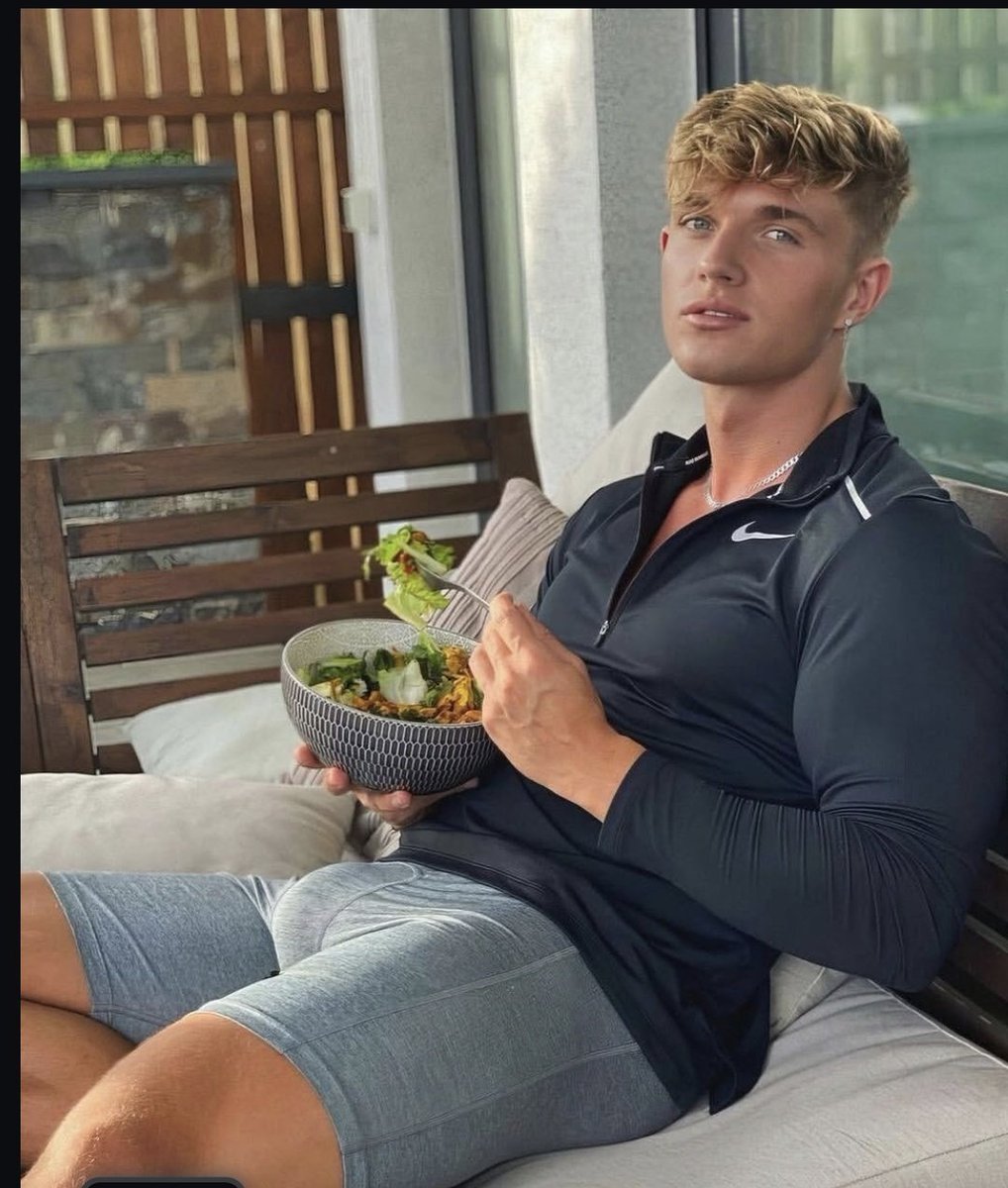 Subscribe to my friend's onlyfans, has over 5000 exclusive content and uploads content every day. 
onlyfans.com/blondiepaul/c10
onlyfans.com/blondiepaul/c10