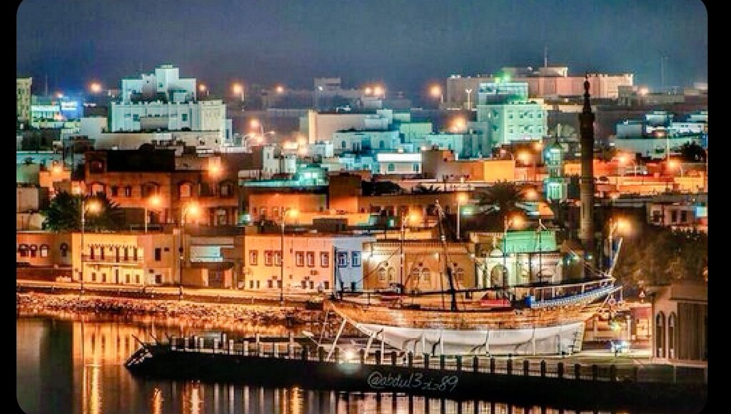 نكتب عن صور كما يهمس القلب في لحظة خوف على من يحب، بلا رغبة في منصب، ولا سعي وراء وجاهة، نحن أبناء هذه المدينة نتألم حين تنطفئ، ونحلم أن تعود كما يليق بتاريخها، شامخة بأبنائها، بلا ضجيج ولا ادعاء. نكتب بمحبة، وننصح برفق، ونحمل غدها في صدورنا كما حمل بحرها السفن إلى المدى القصيِّ.