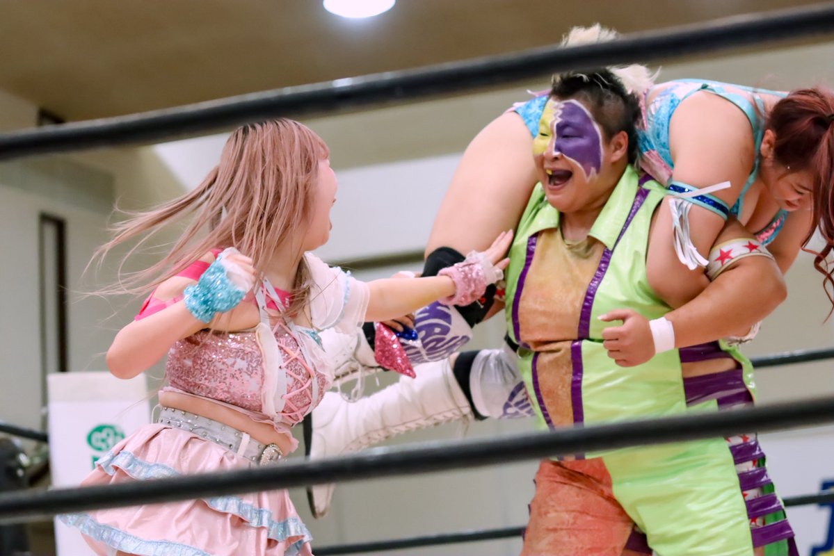 Kentaamu's tweet image. 11.13 #PUREJ 板橋グリーンホール大会

#しのせ愛梨紗 選手

対戦相手のパワー、キャリアも体格も負けている場合でも歯を食いしばり攻撃に耐えて、反撃のチャンスをつかんで、、、チカラを出しきり自力で帰れないくらいダメージもらって負けても、それでも次に繋がる負けだと思ってる。…