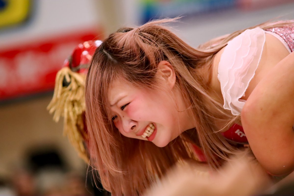 Kentaamu's tweet image. 11.13 #PUREJ 板橋グリーンホール大会

#しのせ愛梨紗 選手

対戦相手のパワー、キャリアも体格も負けている場合でも歯を食いしばり攻撃に耐えて、反撃のチャンスをつかんで、、、チカラを出しきり自力で帰れないくらいダメージもらって負けても、それでも次に繋がる負けだと思ってる。…