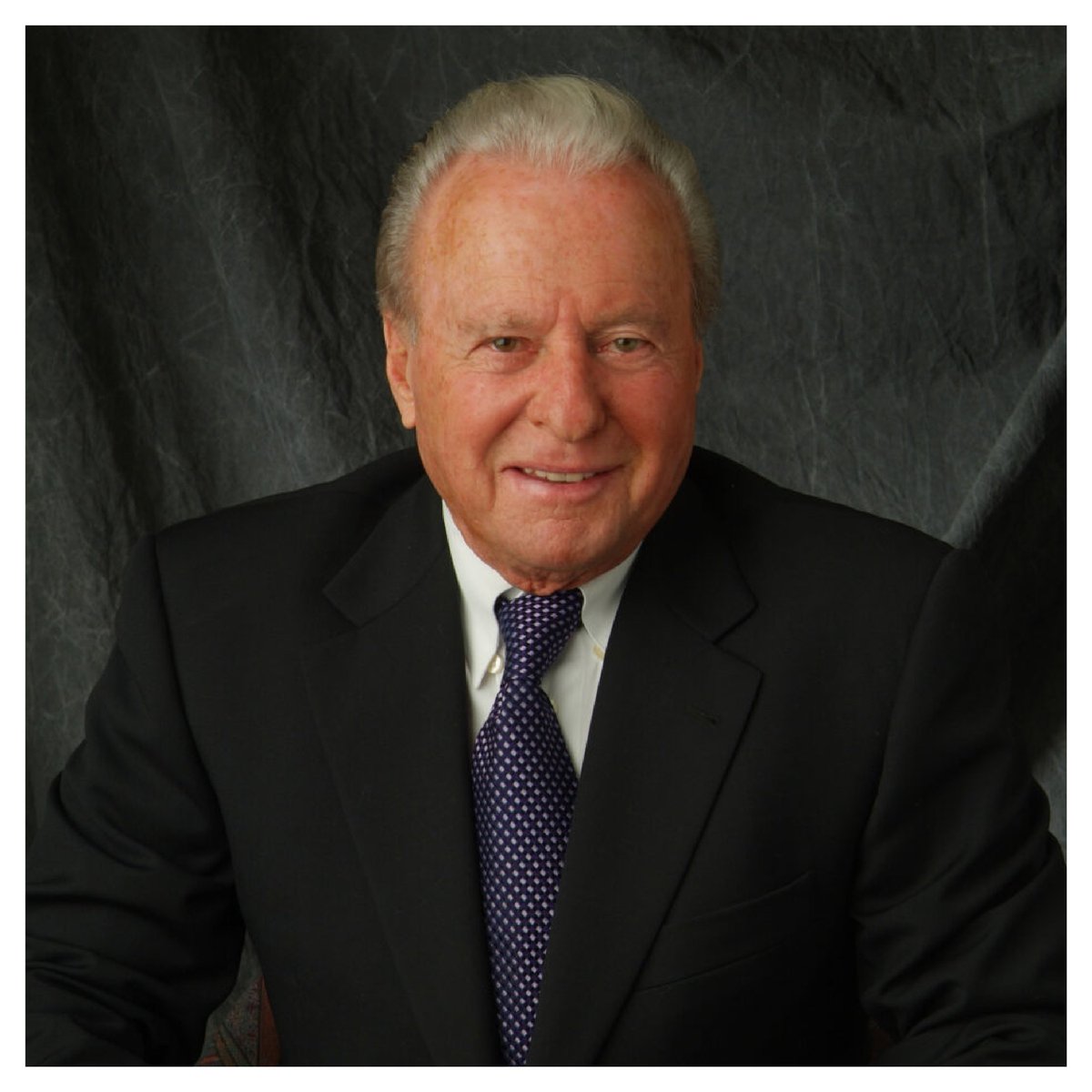 DrakeUniversity's tweet image. Remembering Bill Knapp 💙