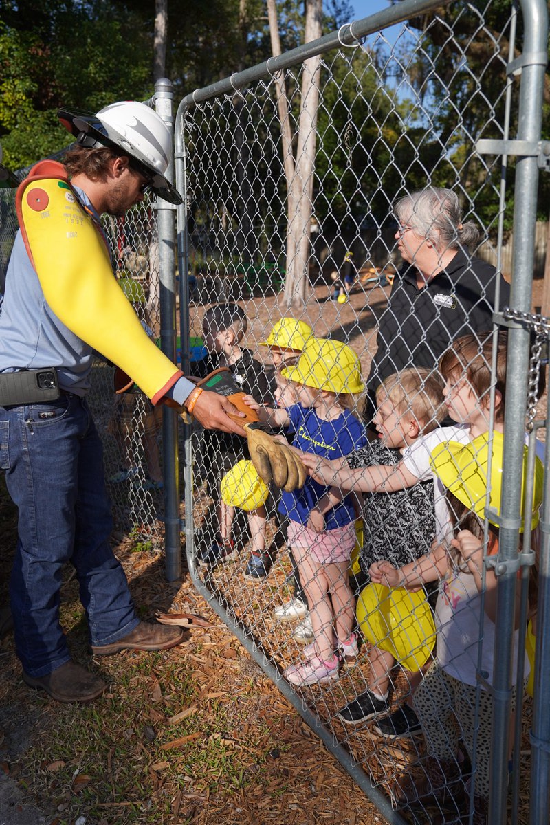 WRECCoop's tweet image. ⚡👷‍♂️ Community Helpers Day @ Kid City USA – Crystal River 👷‍♀️⚡

WREC linemen lit up the day showing kids how they keep power safe &amp;amp; reliable 💡🙌 Safety first, always the brightest idea! 🌟

#wreccoop #CommunityHelpersDay #CrystalRiver