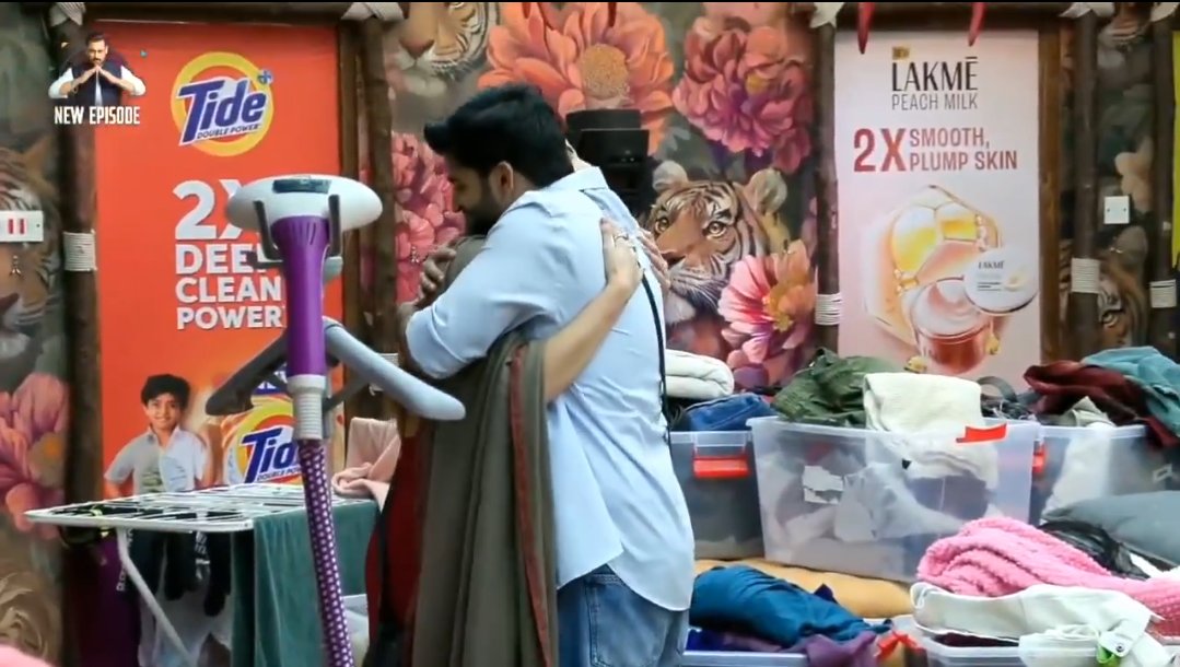 subhiiobsessed's tweet image. THEY ARE LOOKING SO PERFECT TOGETHER&amp;gt;&amp;gt;&amp;gt;&amp;gt; 💙😭🧿

And look at them so comfortable while giving first ever hug so cutee tbh!

[ #Fayan #FarrhanaBhatt #BiggBoss19 #BB19 ]