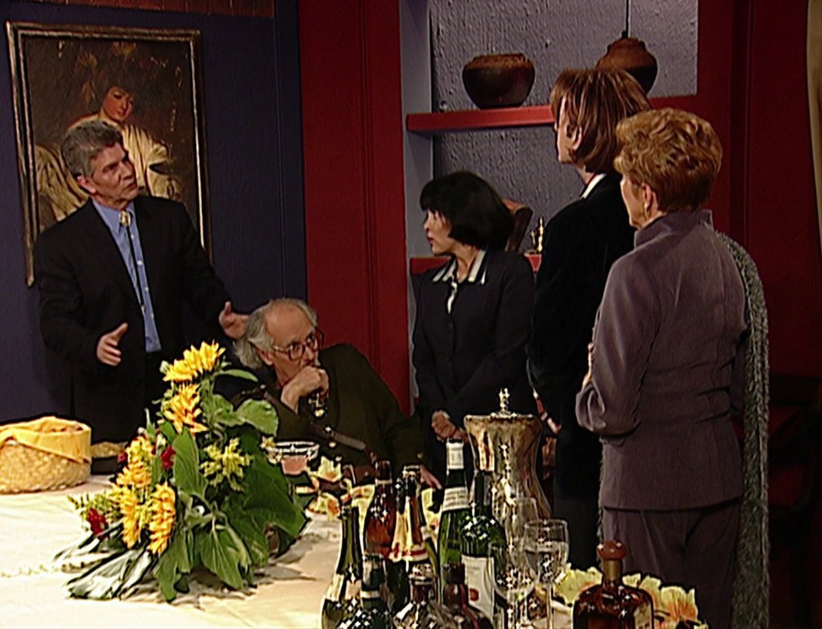 PasdeGavilanes's tweet photo. #PasiónDeGavilanes #PDG130 Leonidas insiste en perseguir a Melissa. https://t.co/ta37fU6vup