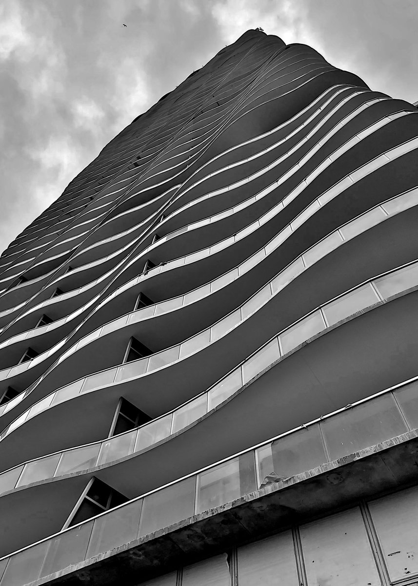 growingmiami's tweet image. 📷 The under construction Casa Bella Residences in Miami 🌴🦩

💰 Developer: The Related Group &amp;amp; Alta Developers
📐 Architect: Arquitectonica
🏗️ Height: 56 stories (~649 feet)
🏠 Units: 317 condo residences (1–5 bedrooms)
🎨 Interior Design: Piero Lissoni (Lissoni &amp;amp; Partners)
🌿…