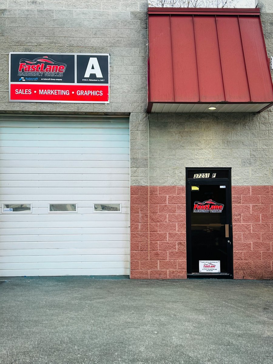 FASTLANE_EV's tweet photo. We have NEW signs on our buildings. 🪧 If you look closely, you’ll notice one of them says “Graphics.” That’s right, we have some news to share soon. Stay tuned. https://t.co/q1pILnJauW
