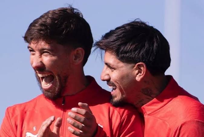 Es lunes. Arrancaron las vacaciones de Independiente.
Aqui una lista de lo que festejaron este año:

-Empate con Racing en su cancha. Gol del negro turbina ultra power que después los cagó.
-Gaston Edul, Martin Fierro al streamer deportivo. 
-Empate con Racing en el Cilindro.