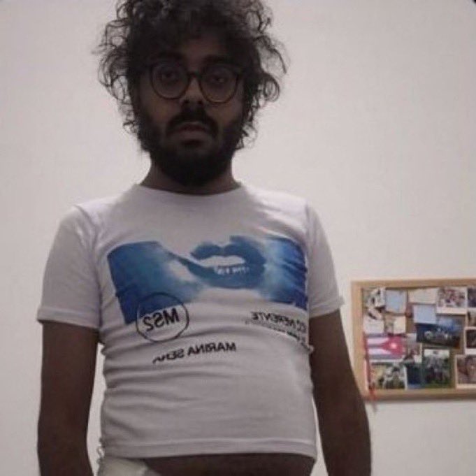 ela com um quase assim no fixado e querendo falar de alguém