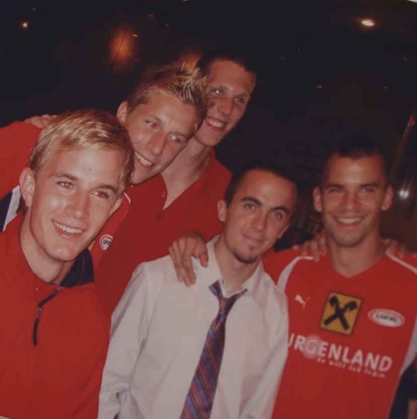 will ich sehen wo ein (1) bosnien spieler foto mit malcolm mittendrin hat