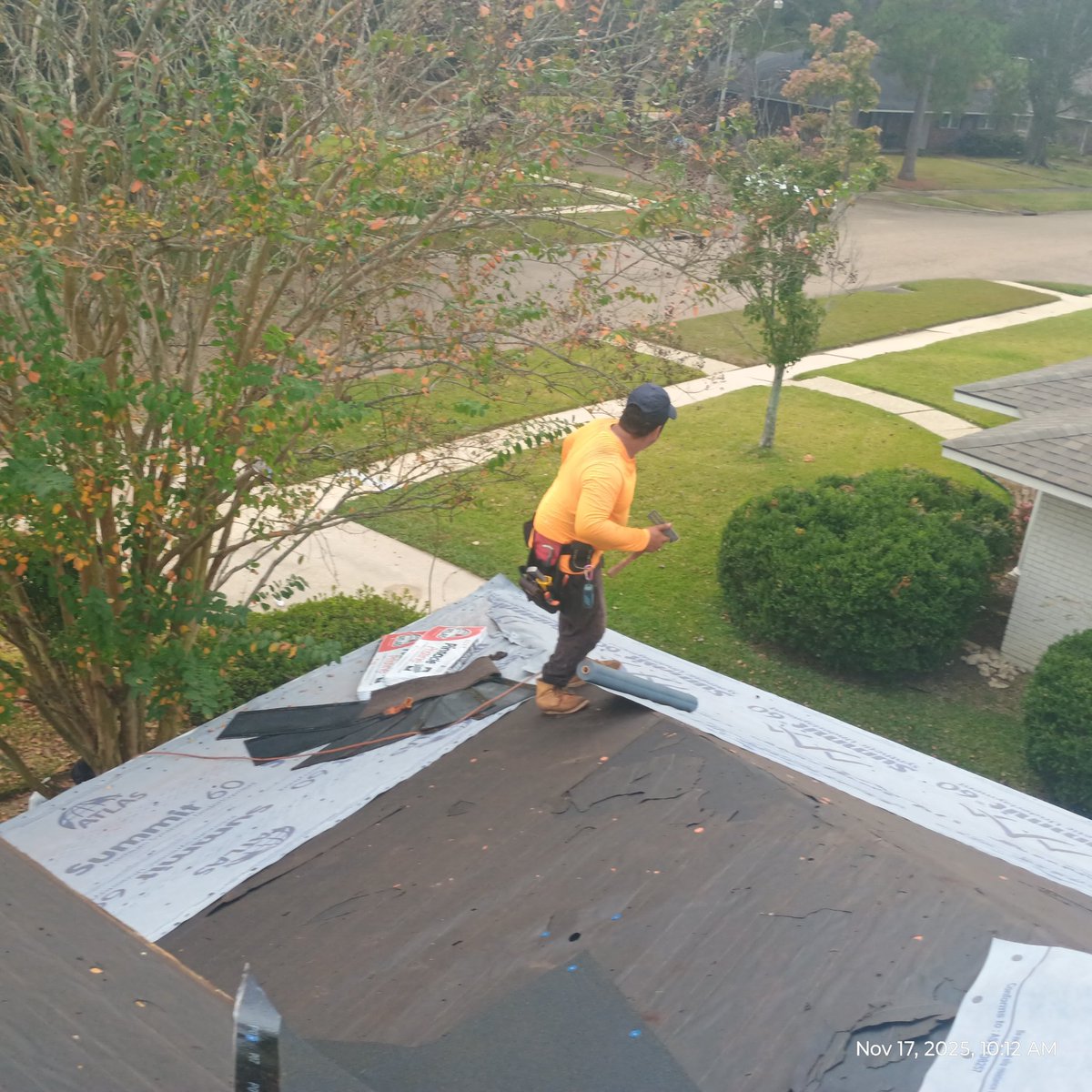 LlcPeakRoofSol's tweet image. Transforming roofs, elevating properties. 🏠✨ Our team recently completed a stunning Atlas Pinnacle Pristine reroof, combining durability, style, and long-lasting performance. When quality matters, Peak Roofing Solutions delivers. #CommercialRoofing #AtlasRoofing #PeakQuality