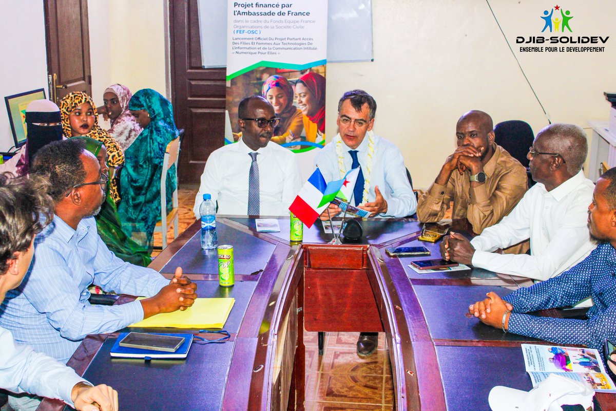 All__inone's tweet photo. 🇫🇷🤝🇩🇯 En tournée régionale, l’ambassadeur de France à Djibouti, Jérôme Bresson, a visité Dikhil hier matin.

Objectif : évaluer les projets financés par son ambassade, dont ceux portés par @DjibSolidev

#Djibouti #Dikhil #Coopération #Développement #FranceDjibouti #DjibSolidev https://t.co/WxIt5qFZo9