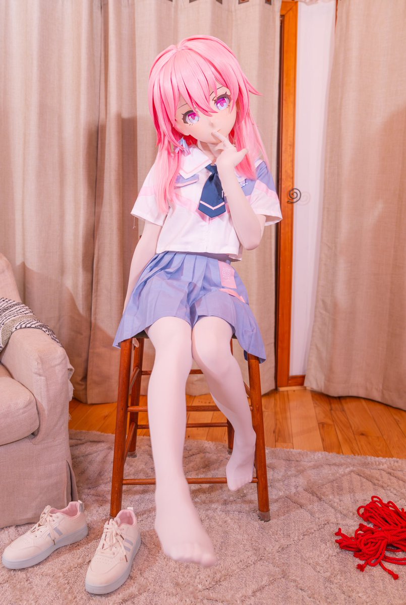 LearnedToad's tweet image. 要吃草莓味雪糕吗？

按快门的：@Anri_kig 
妙手回春🎨の神：@moonrabbit3239 
以及其他尝试抢救的专家们：@MordredKK @star_gaz0002 et al.

#kigurumi #cosplay #honkaistarrail