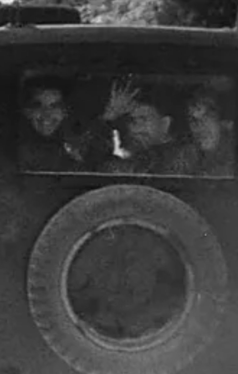 cdelamor_'s tweet image. Esta noche , en el @telediario_tve , veremos por primera vez, en exclusiva, imágenes en movimiento inéditas de Federico García Lorca. La foto no es una foto, es un fotograma… y hay más. Las ha descubierto Manuel Menchón. A las 21h. Os esperamos.