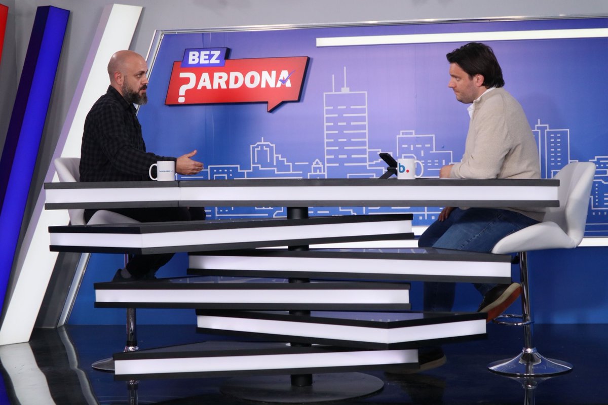 Bcenzure's tweet image. 🎙️ Prvi put u emisiji BEZ PARDONA gostovao je Igor Velić, master inženjer saobraćaja i borac za veću bezbednost sabobraćaja.

🔔 PRVA NAPOMENA: Ne propustite ovu sjajnu emisiju!

▪️Kako objašnjava svoje uverenje da je bezbednost saobraćaja poziv, moralna odluka i čin otpora zbog…