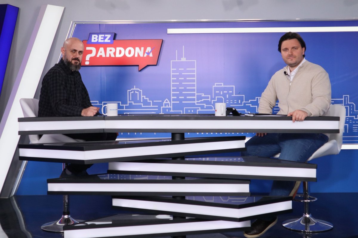 Bcenzure's tweet image. 🎙️ Prvi put u emisiji BEZ PARDONA gostovao je Igor Velić, master inženjer saobraćaja i borac za veću bezbednost sabobraćaja.

🔔 PRVA NAPOMENA: Ne propustite ovu sjajnu emisiju!

▪️Kako objašnjava svoje uverenje da je bezbednost saobraćaja poziv, moralna odluka i čin otpora zbog…
